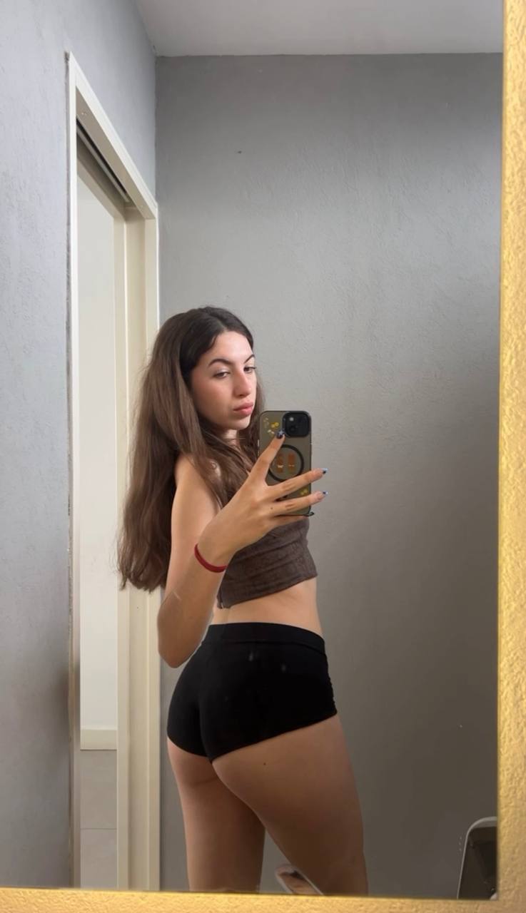 Amber in her underwear in Ibage