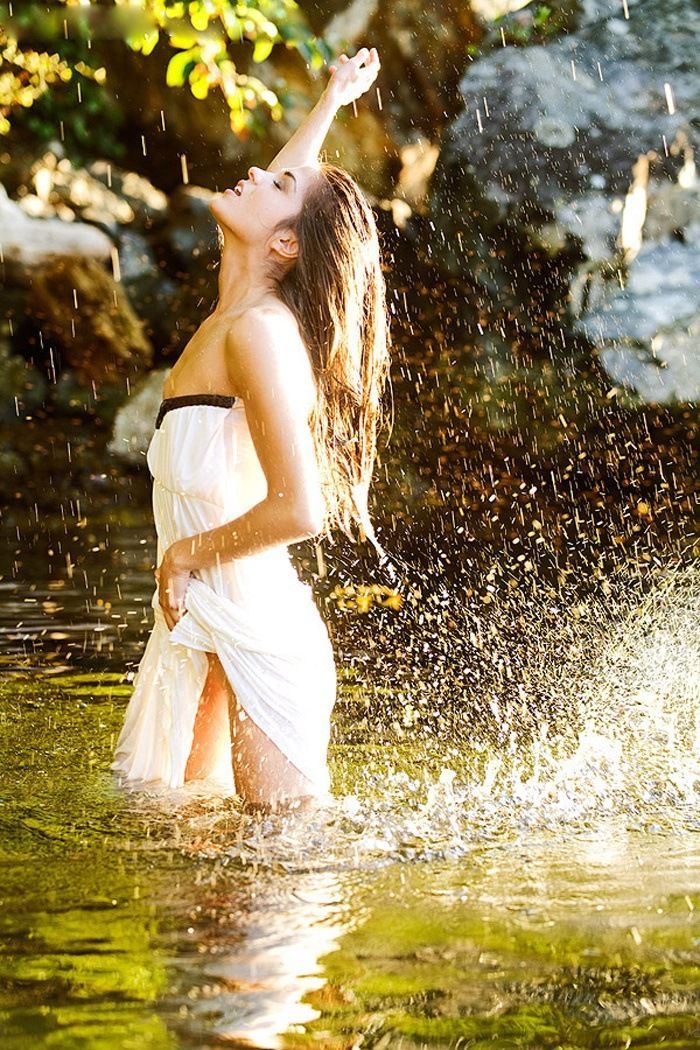 Marie Avgeropoulos in Ibage