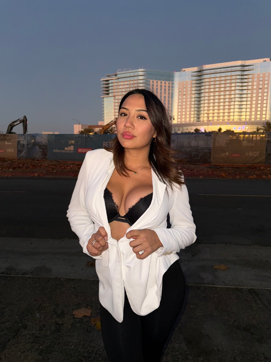 Take a pause and enjoy Ali Cruz — streaming from Ibage