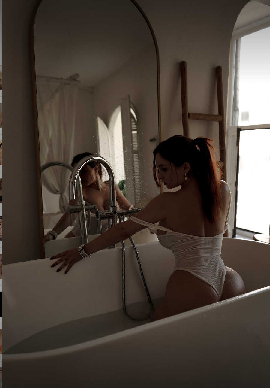 A playful frame from Miranda Faith nude — online in Ibage