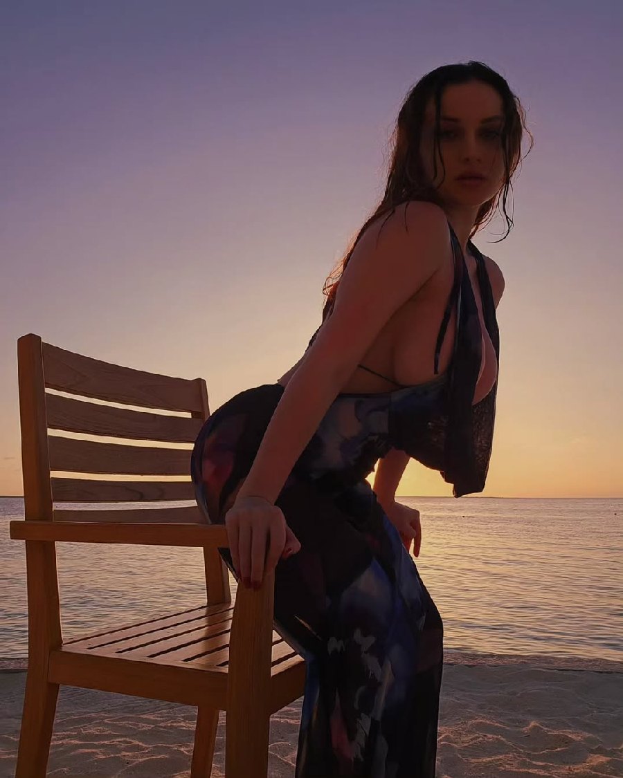 Sexy girl Miranda Faith nude in Ibage