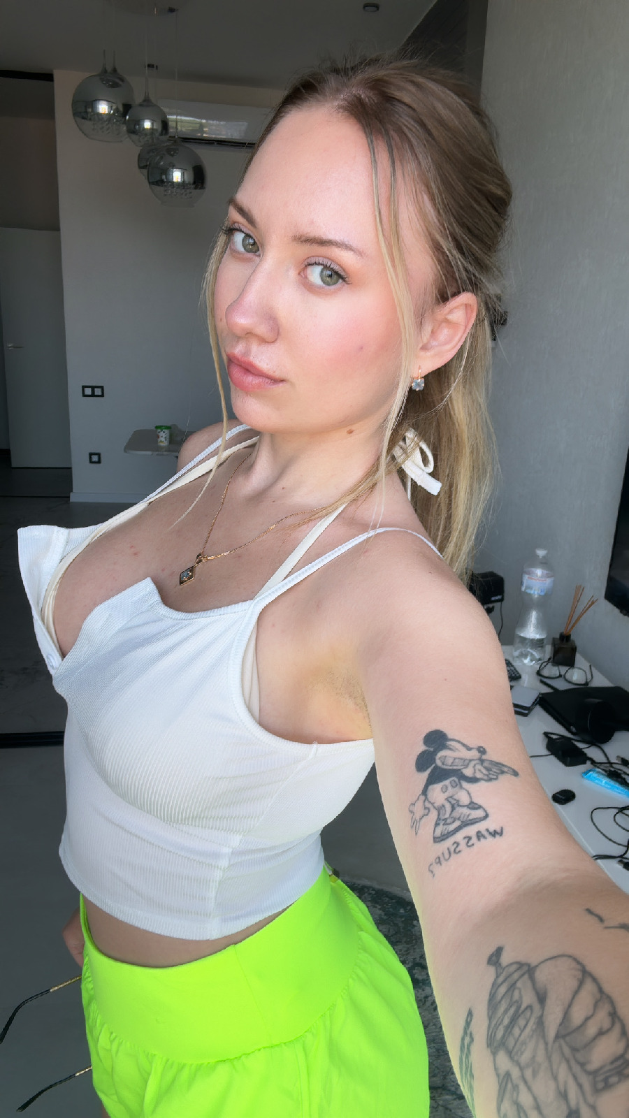 KateV in her underwear in Ibage