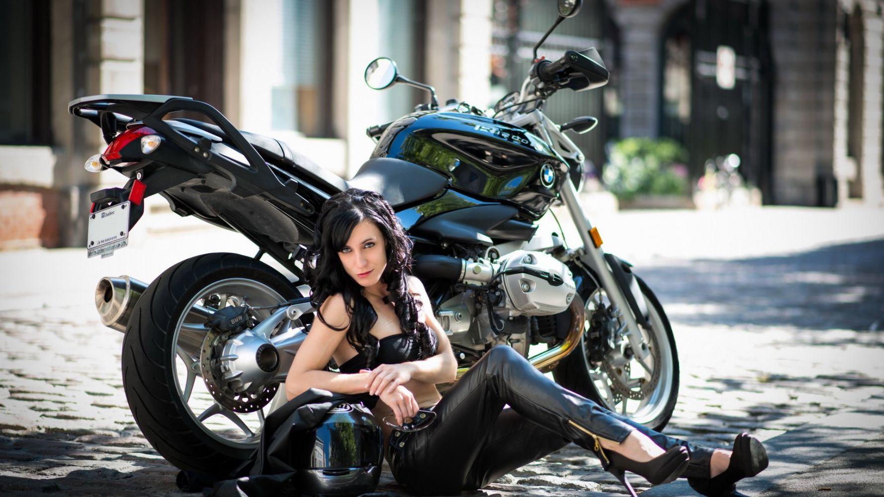 European women on bikes in Ibage