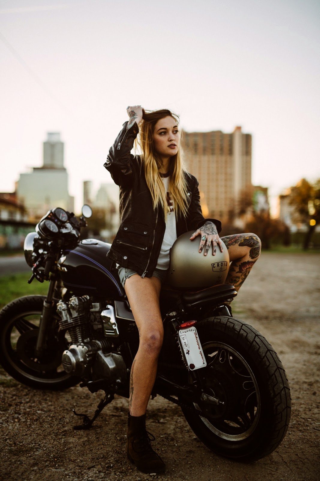 Beautiful girls and bikes in Ibage