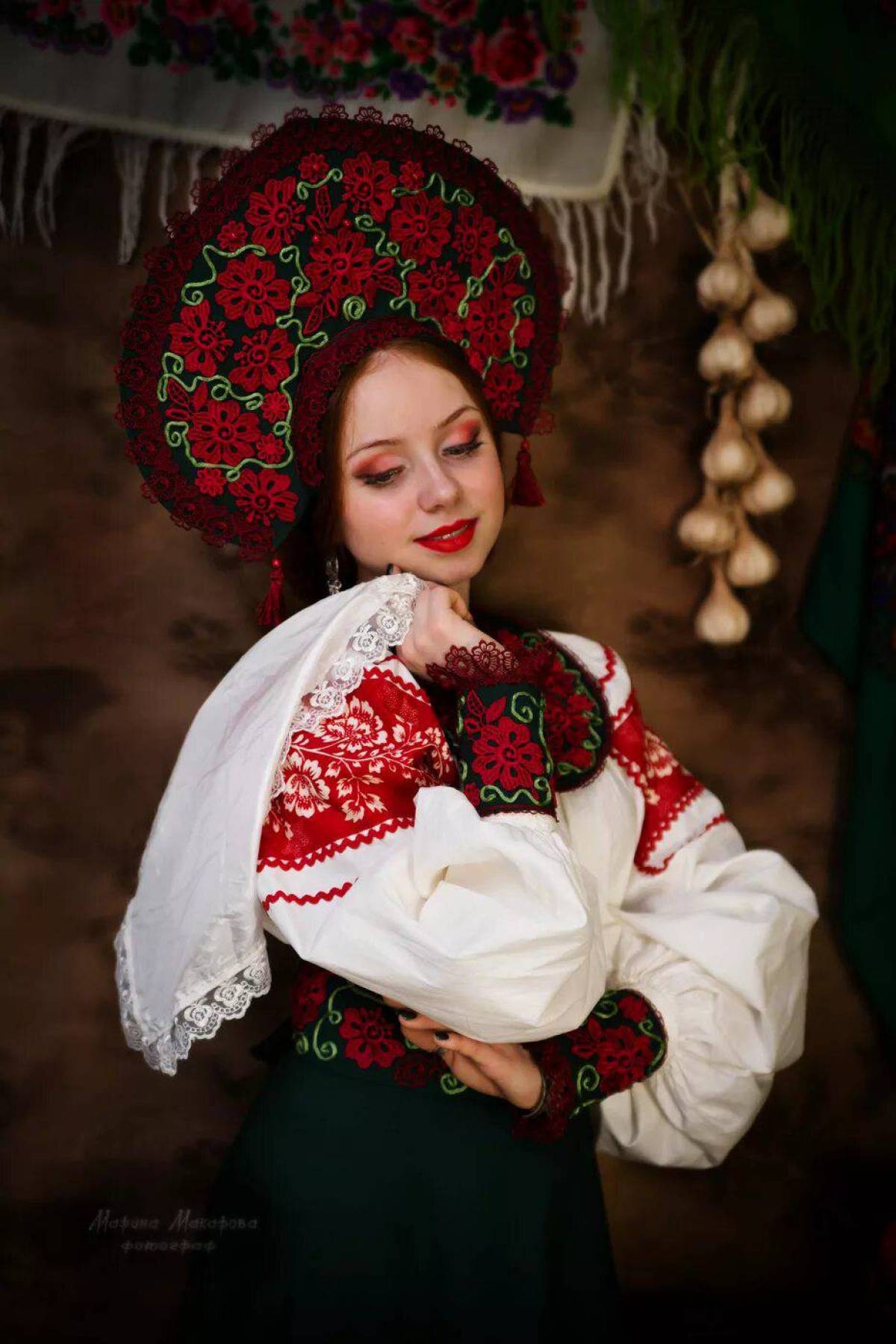 Women in Slavic costumes underwear in Ibage