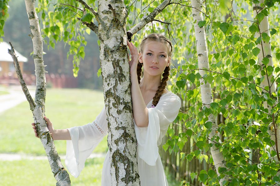 Women in Slavic costumes in Ibage