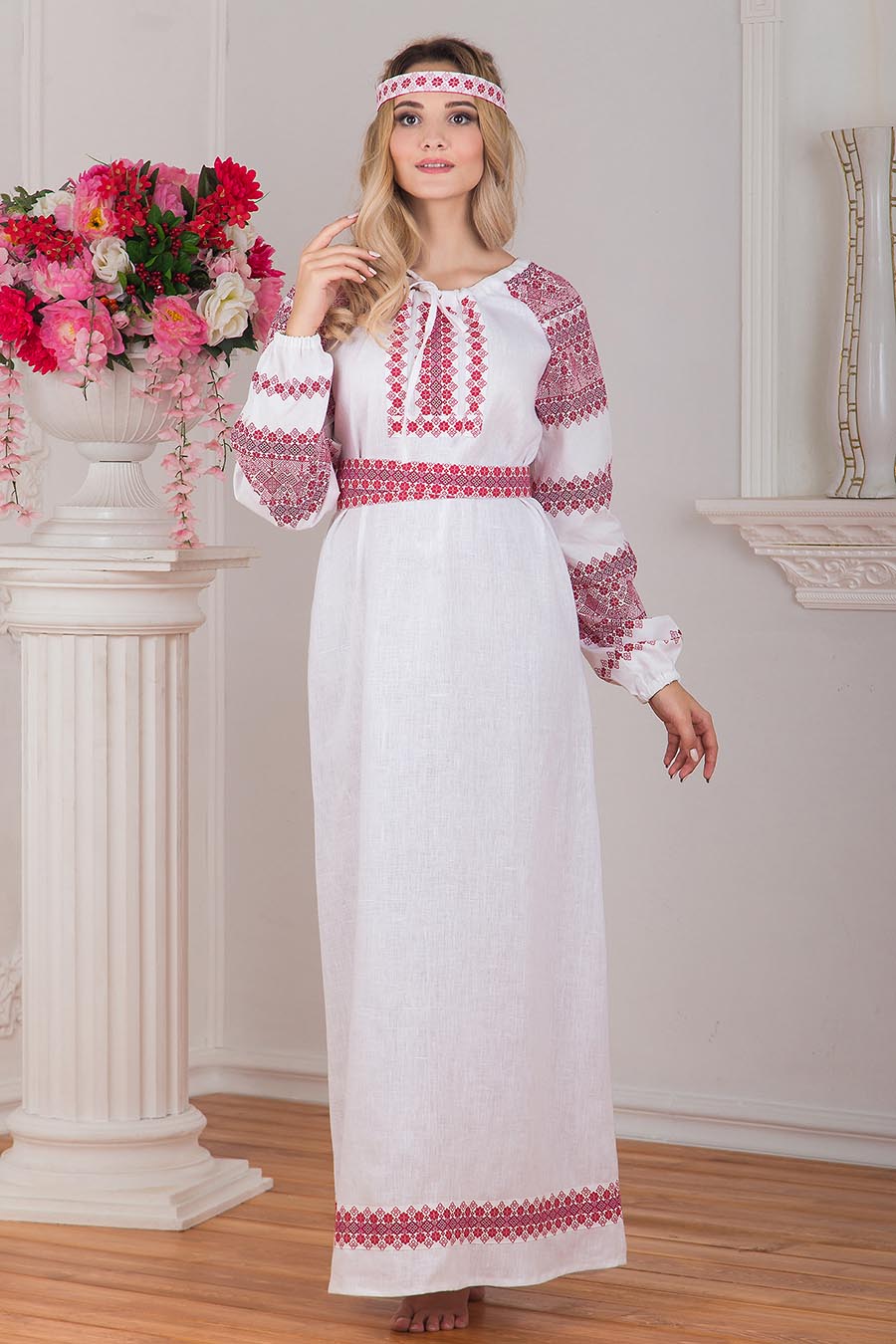 Women in Slavic costumes in Ibage