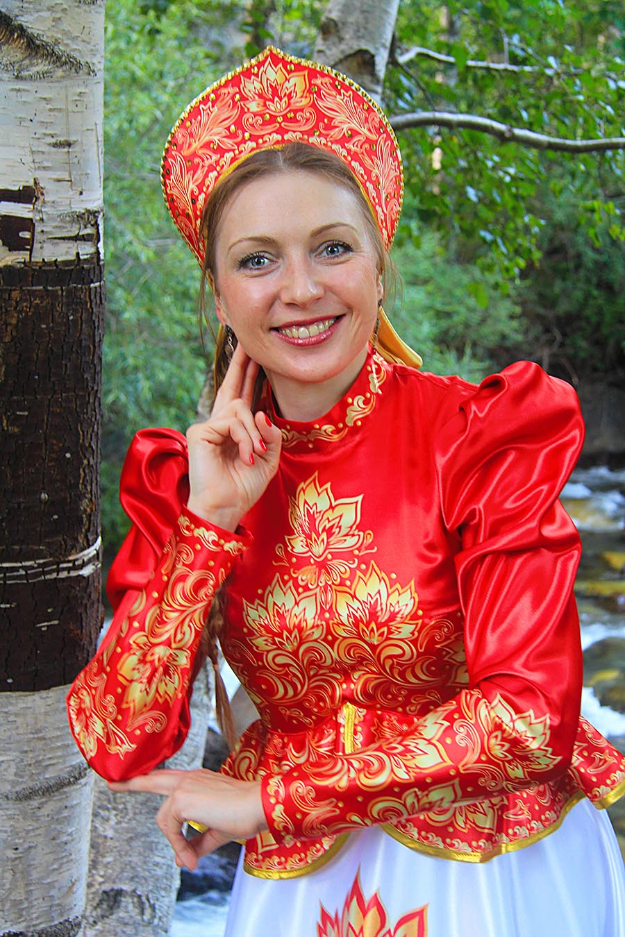 Women in Slavic costumes in Ibage
