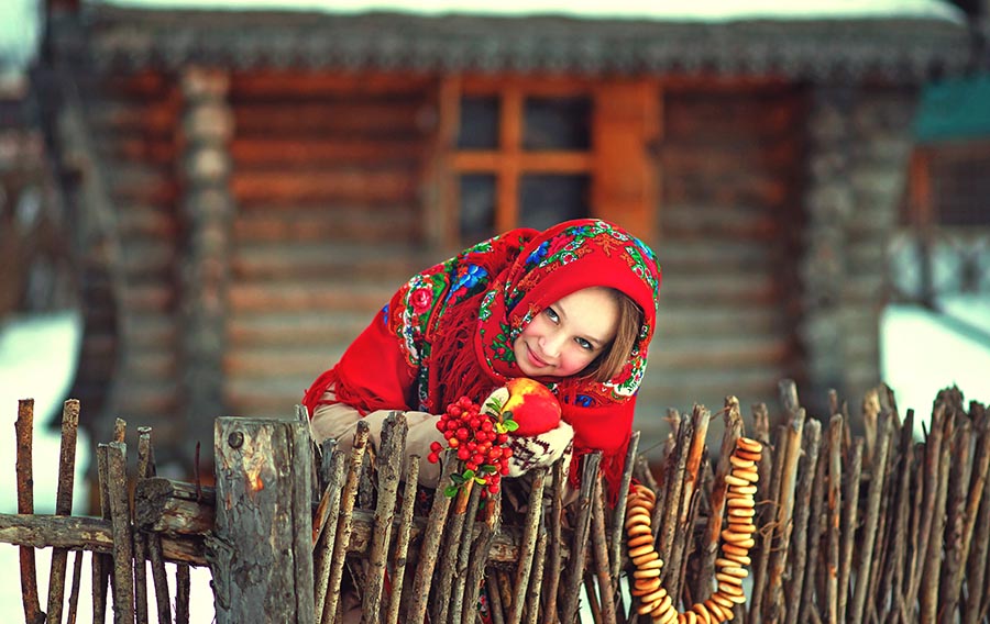 Sexy girl Women in Slavic costumes in Ibage