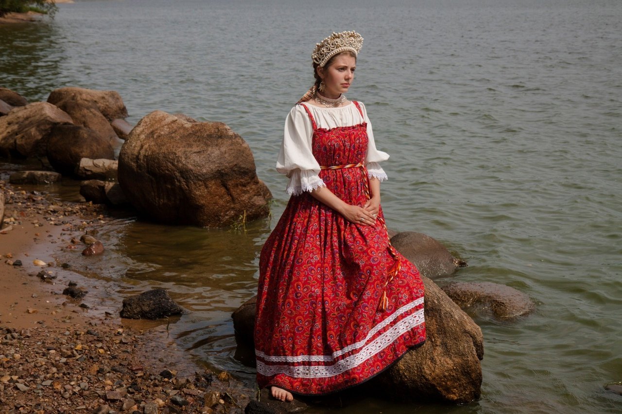 Women in Slavic costumes in Ibage