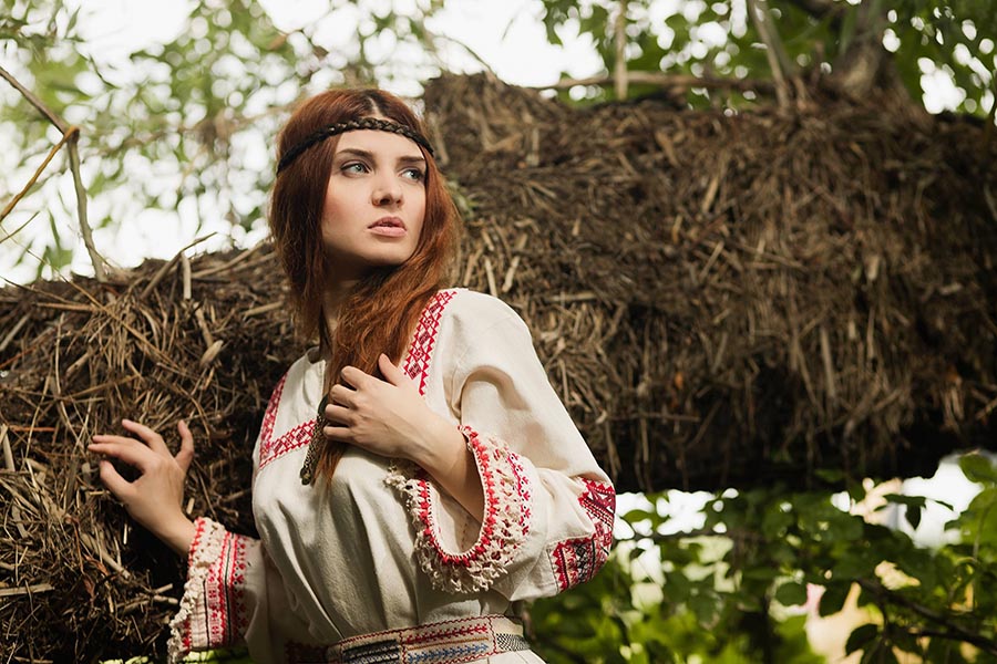 Women in Slavic costumes in Ibage