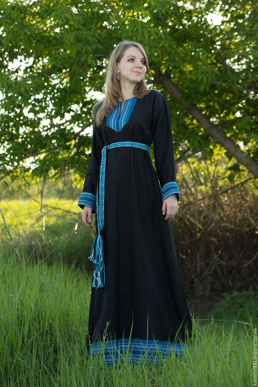 Women in Slavic costumes in Ibage