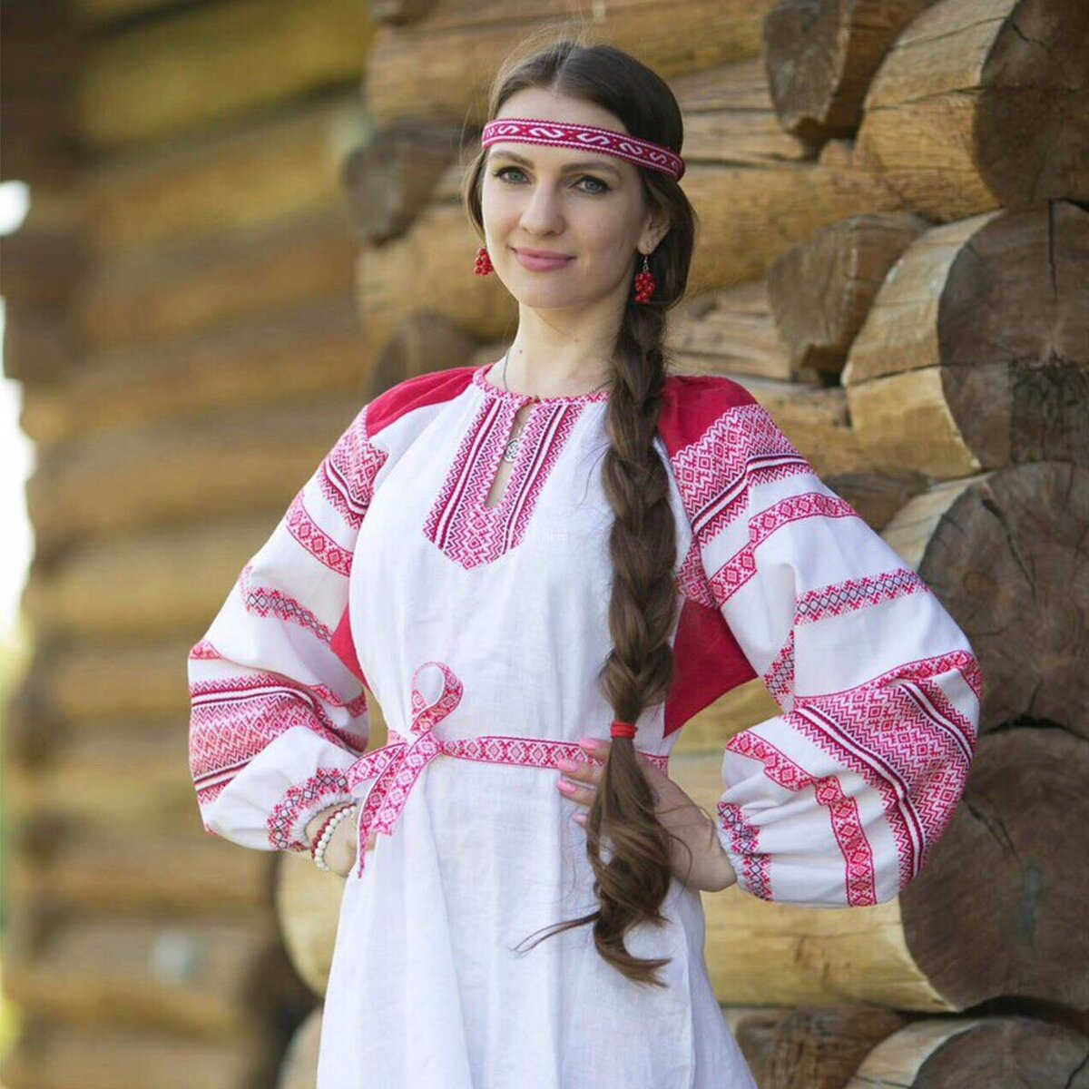 Girls in Slavic costumes in Ibage