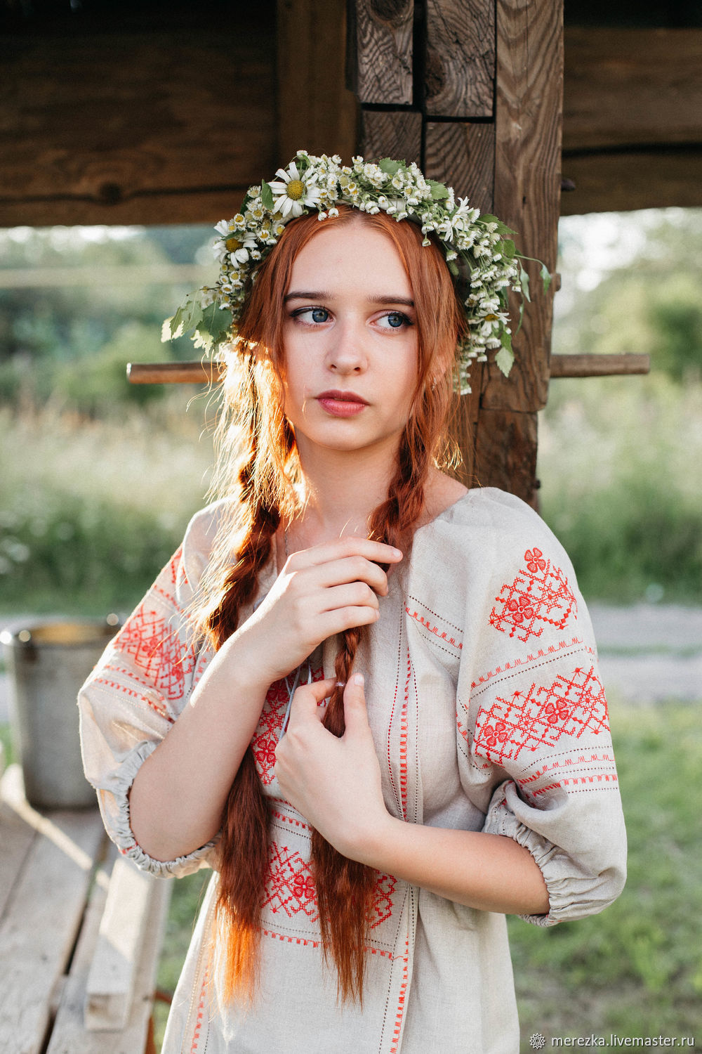 Girls in Slavic costumes in Ibage