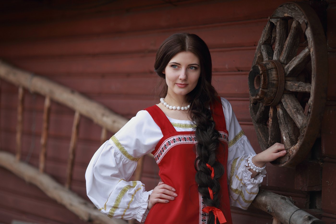 Girls in Slavic costumes in Ibage