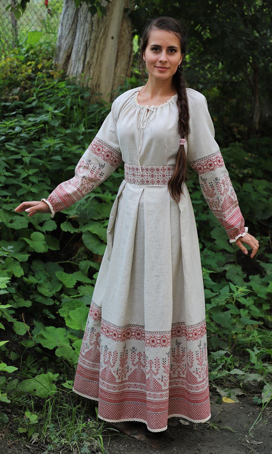 Girls in Slavic costumes in Ibage