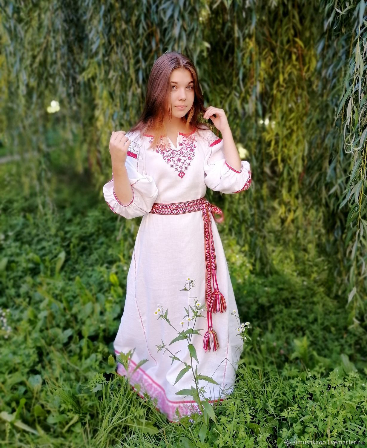 Girl Girls in Slavic costumes in Ibage