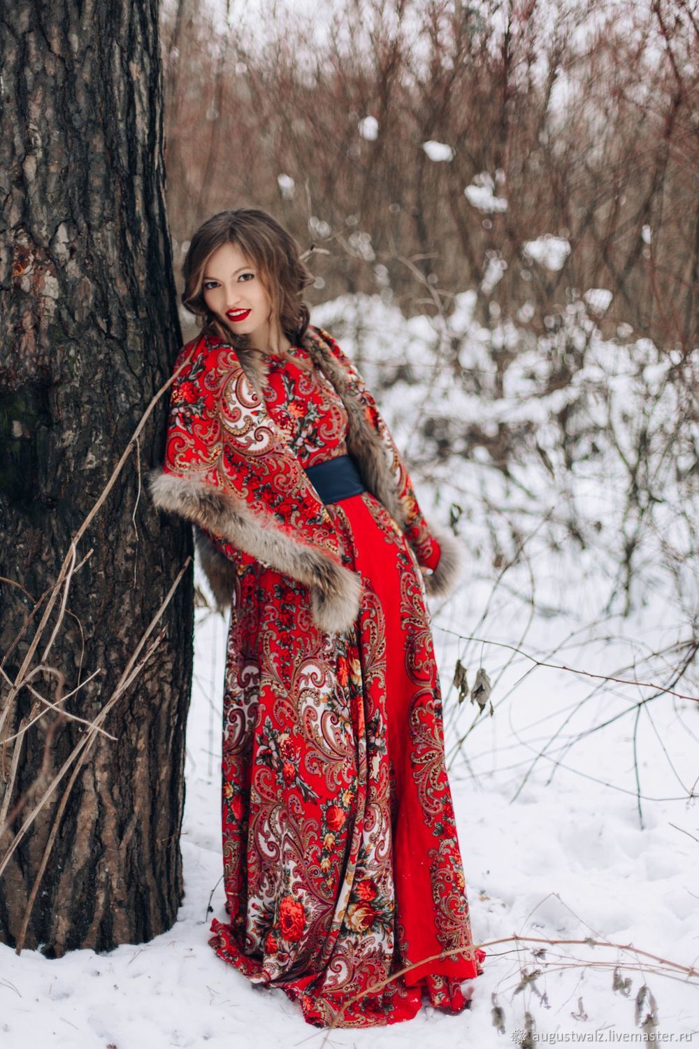 Photo Girls in Slavic costumes in Ibage