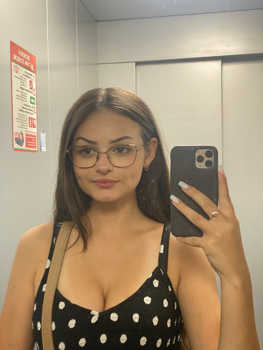 Sexy model Stacy in Ibage