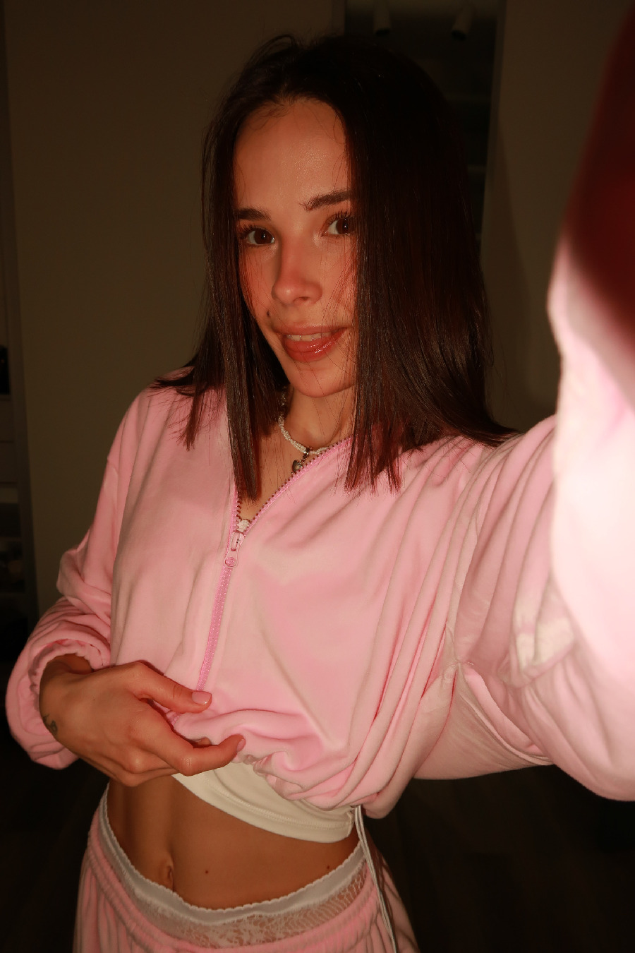 Tina brings the glow — live moments in Ibage