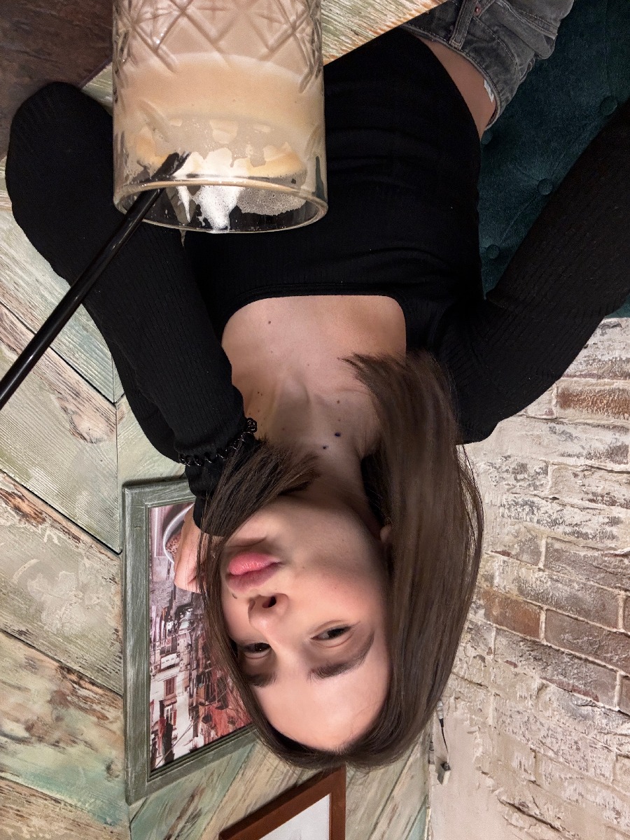 Fresh photos, fresh mood — Tina online in Ibage